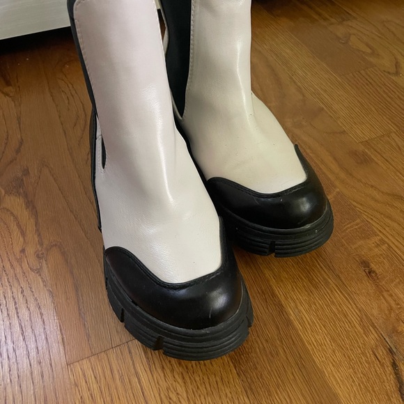 Boots - Picture 3 of 4